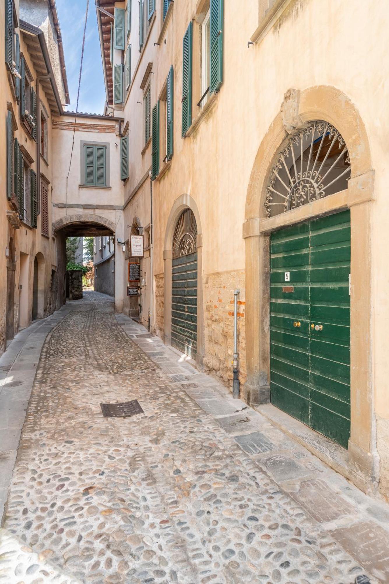 Apartment Golden Chic - Citta Alta